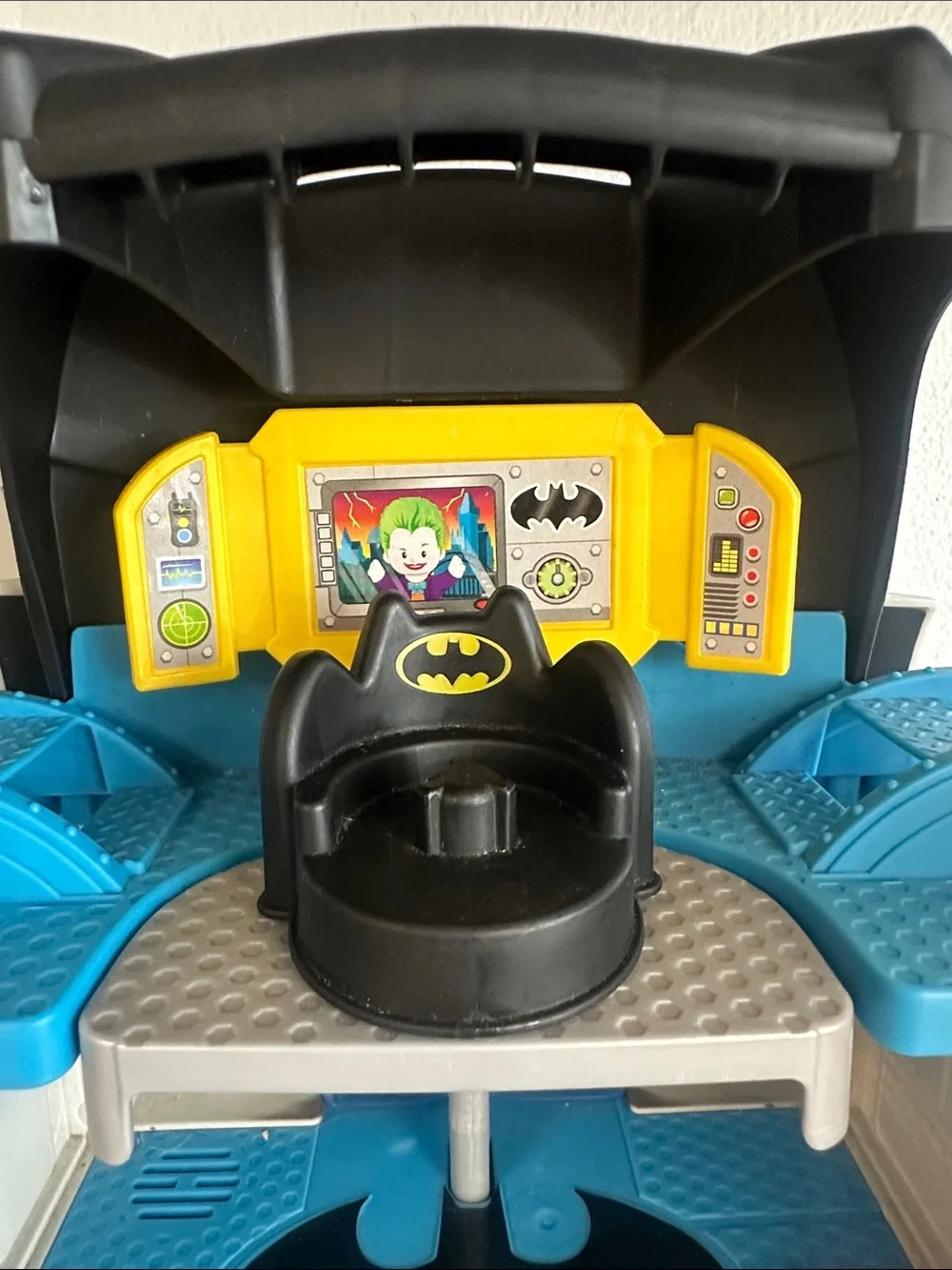 Fisher Price Little People Batman Batcave & Car
